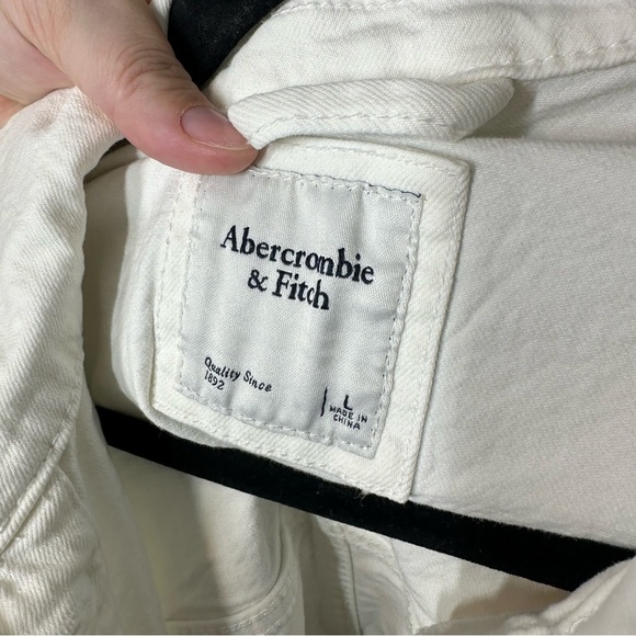 Abercrombie & Fitch White Button Up Front Pocket Denim Jacket - Picture 2 of 4